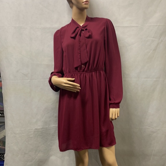 Forever 21 Maroon Short Sleeve Blouse Zip Work / Play
